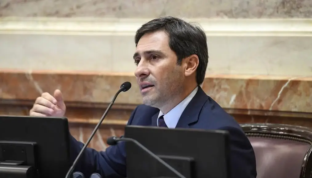 Goerling amenaza con votar una remoción de Adorni