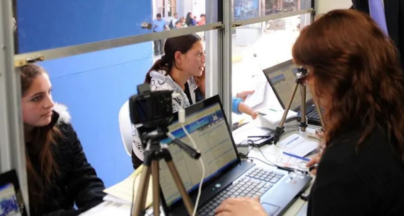 Prohíben expresamente el ingreso a cargos públicos por “vínculo familiar”