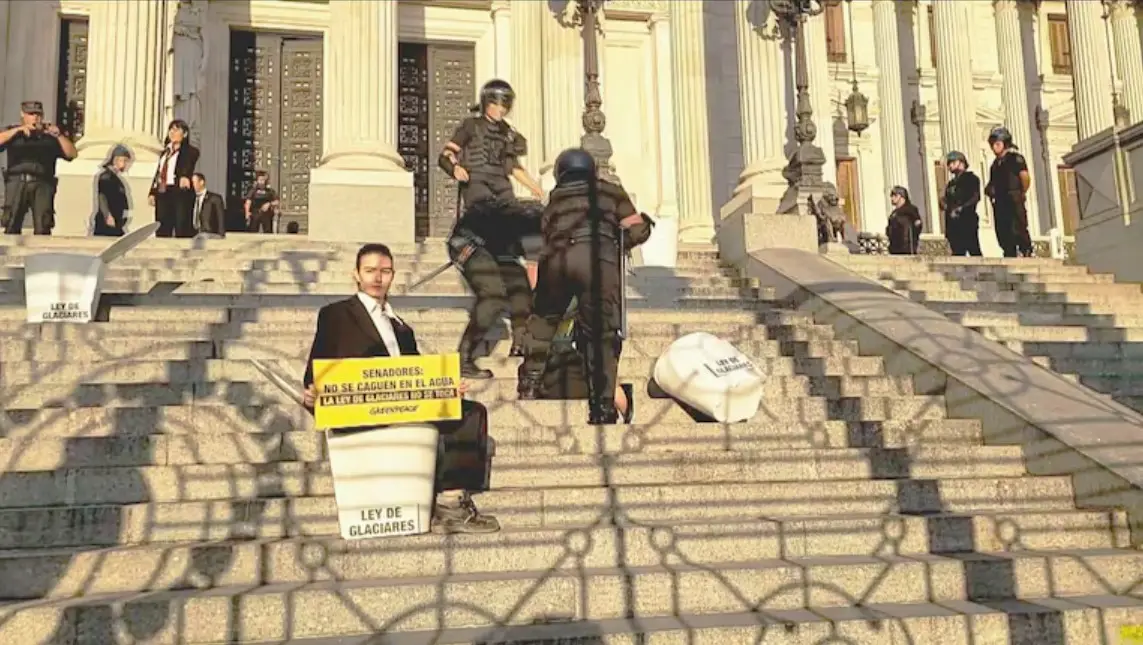 Ley de Glaciares: detuvieron a activistas en el Congreso
