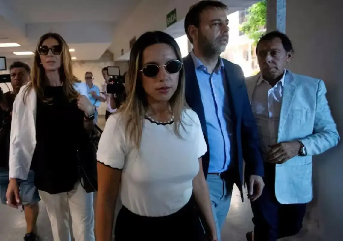 Abogada acusada de racismo se quedará en Brasil hasta el fallo final