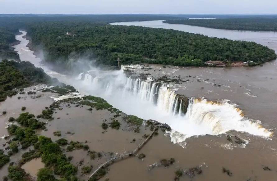 Por crecida del río Uruguay cerraron el circuito de la Garganta del Diablo