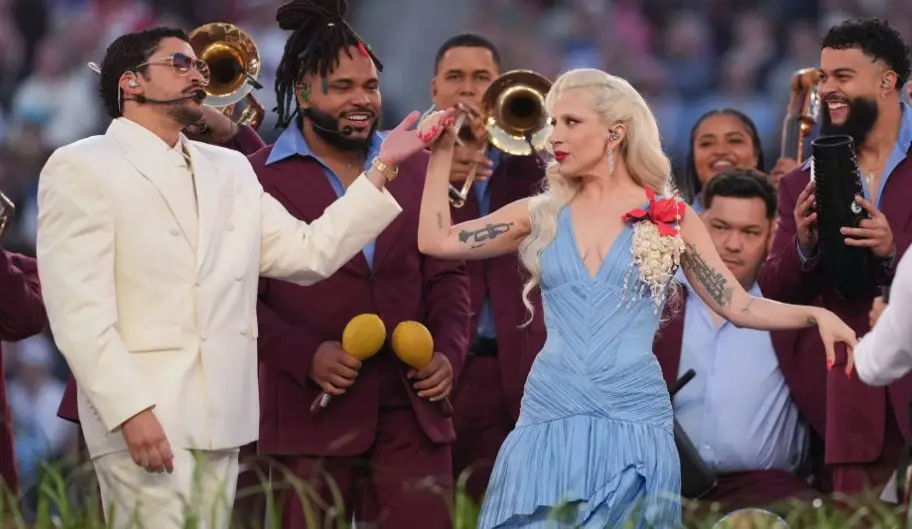 Bad Bunny sorprende con Lady Gaga y Ricky Martin en el Super Bowl 2026