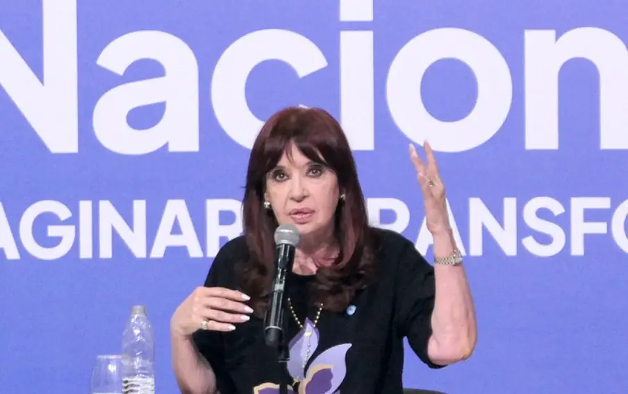 Cristina Kirchner le apuntó a Milei por debilitar el reclamo por Malvinas