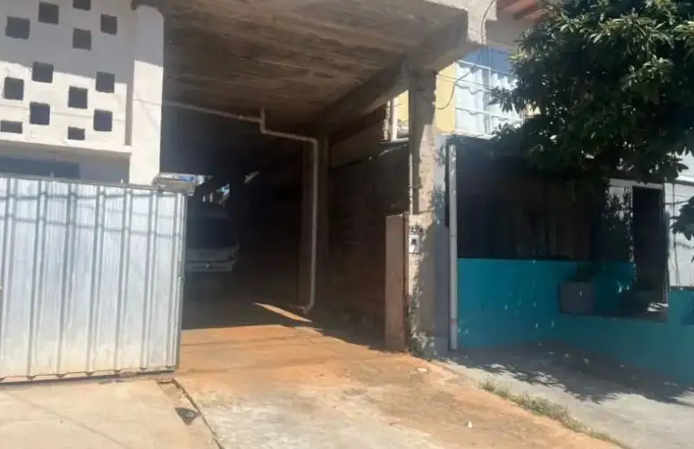 Murió un hombre tras caer de una escalera en su vivienda en construcción