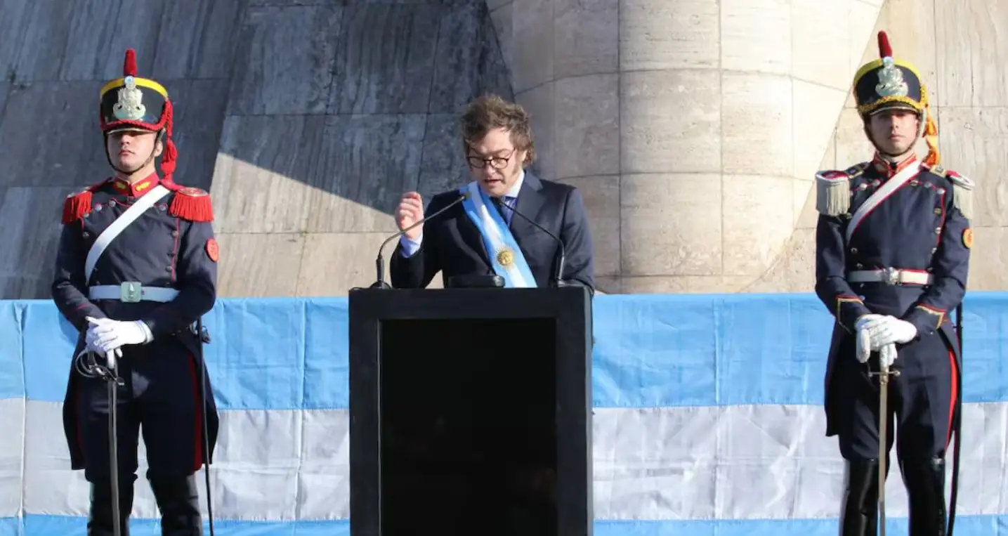Milei encabeza el acto por el Día de la Bandera en Rosario