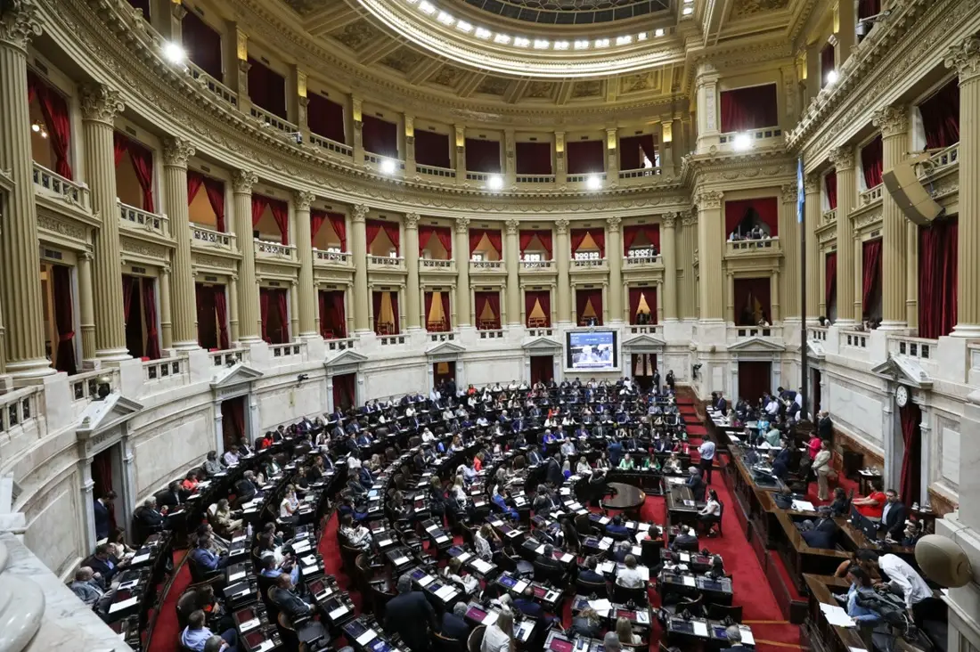 El oficialismo logró el quorum y Diputados debate el proyecto de ficha limpia