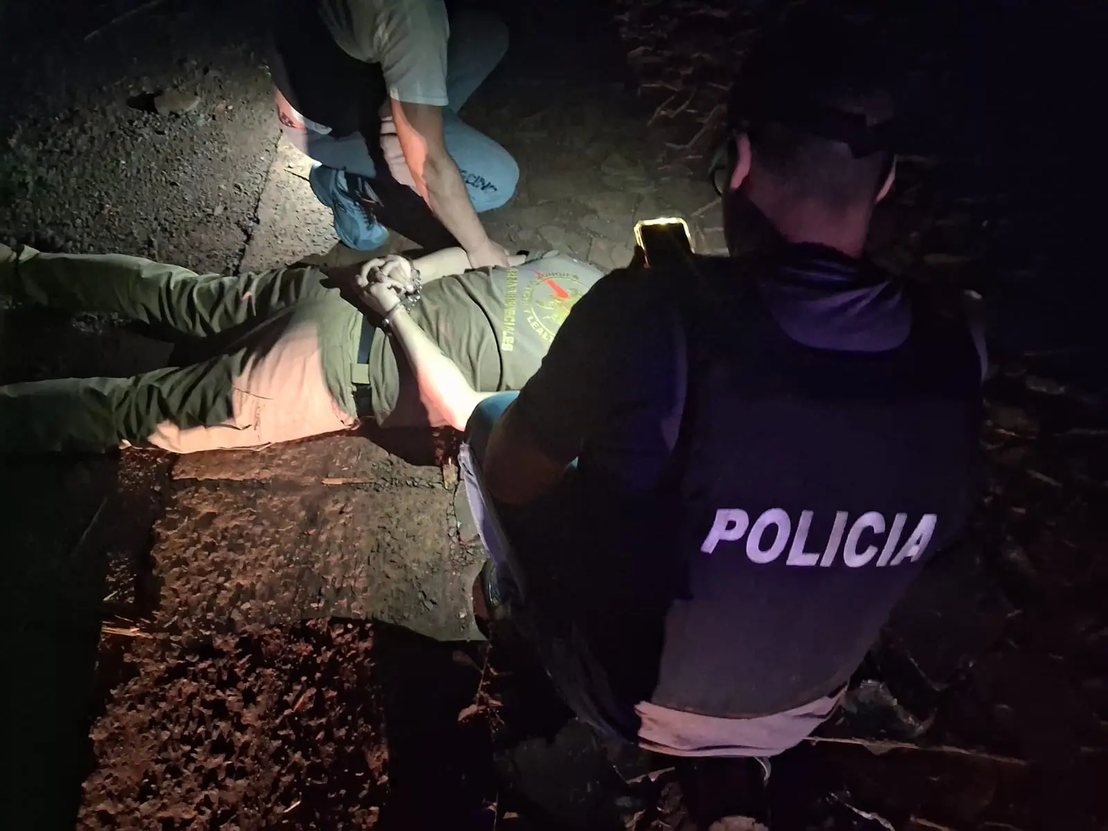 Arrestan a dos suboficiales por venta ilegal de armas en Alem