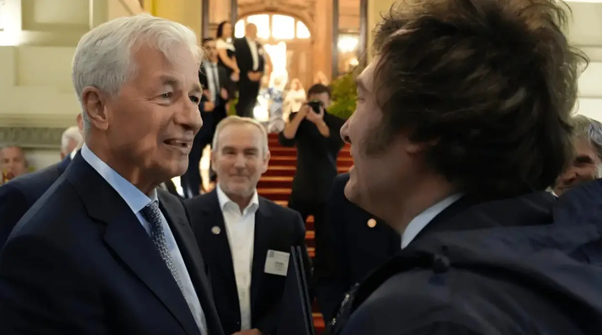Milei se reunió con el CEO de JP Morgan por ayuda financiera