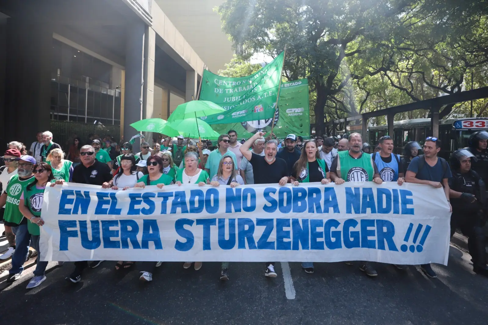 Repudian una “cruel e inhumana” la decisión de Sturzenegger