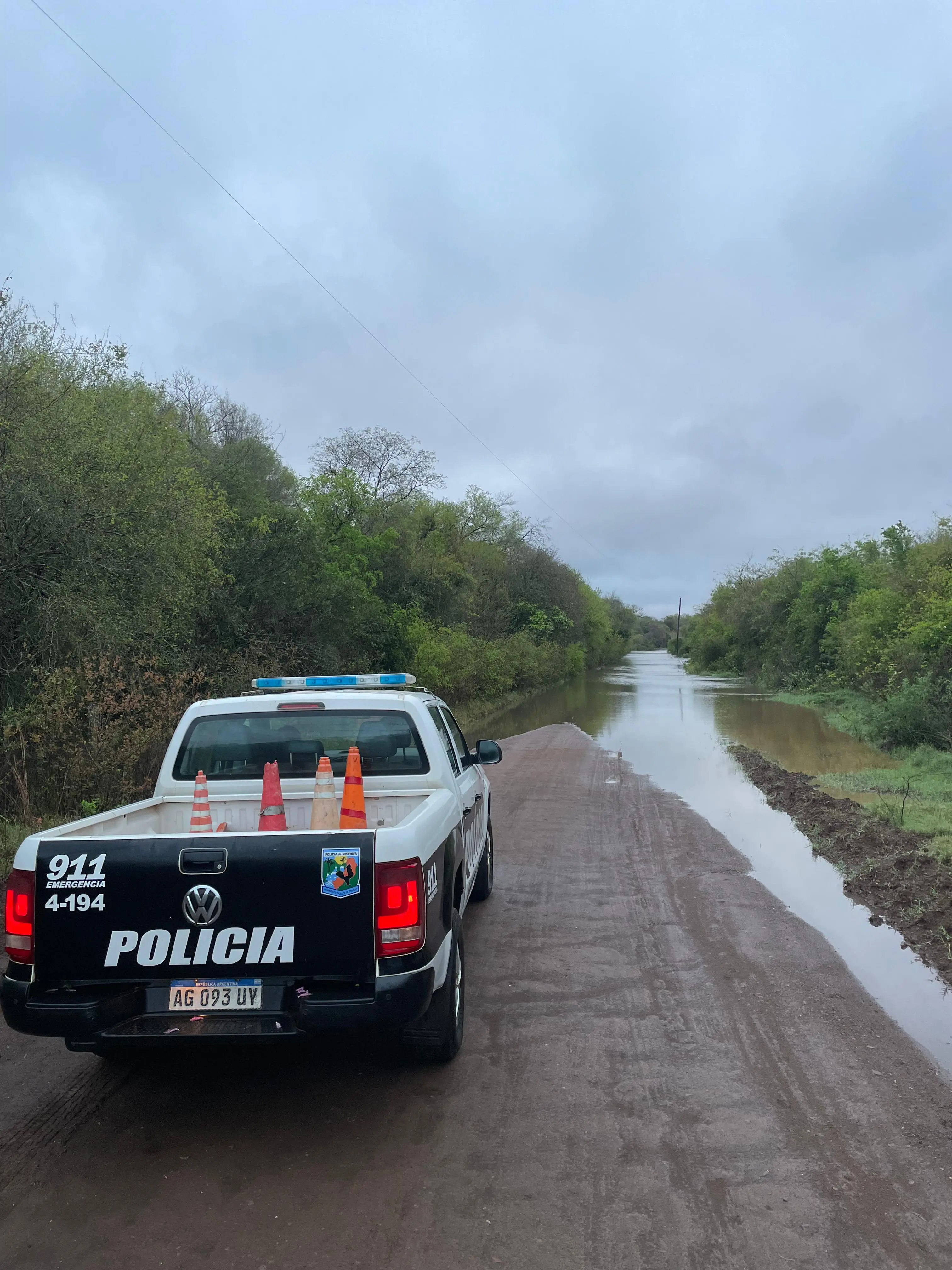 Por las intensas lluvias, se desbordó el arroyo Garupá