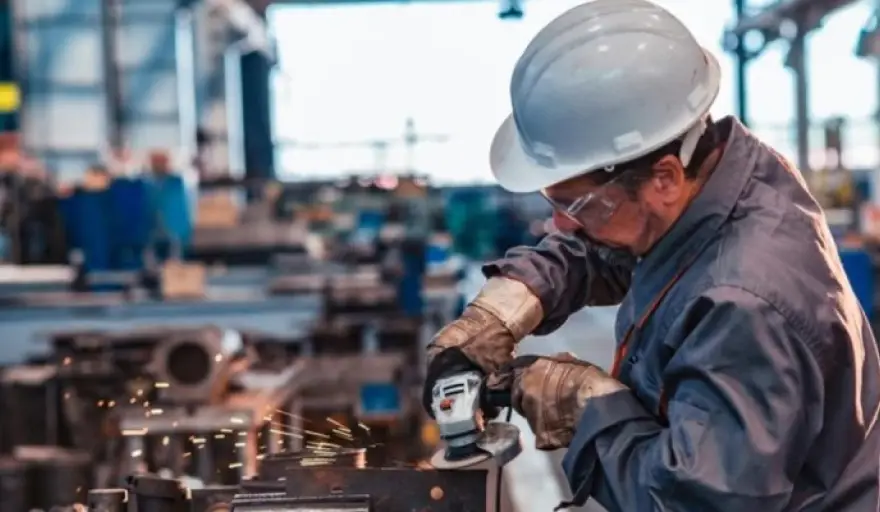 Empleo: la caída en el sector privado fue seis veces mayor que el público