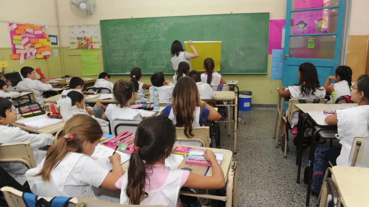 Advierten que “el 70% de los docentes está ganando $800 mil”