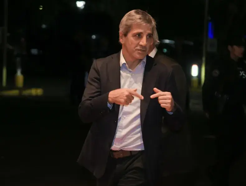 El EMAE se desplomó y Caputo le echó la culpa a los feriados