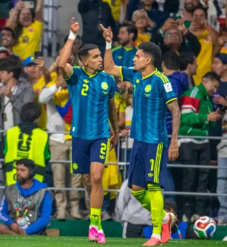 Colombia goleó a Uzbekistán en su estreno mundialista