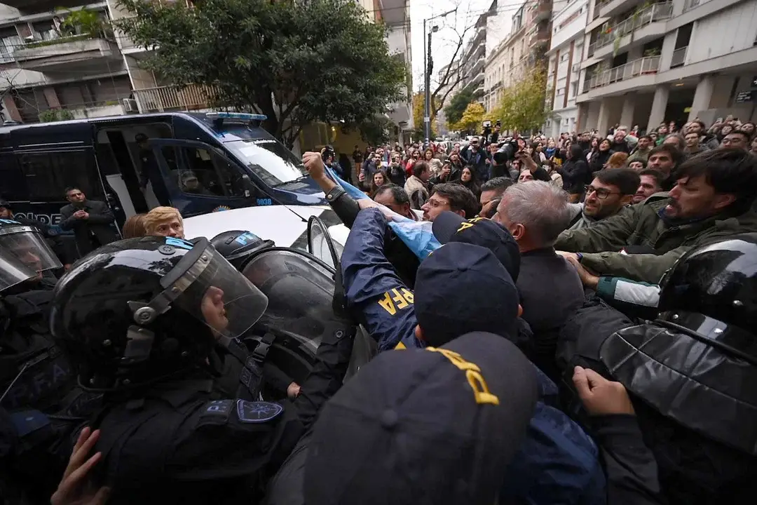 Protesta en el Instituto Perón: Liberaron a Juan Grabois luego de pasar 12 horas detenido
