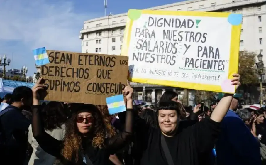 Masiva marcha multisectorial frenta al Congreso nacional