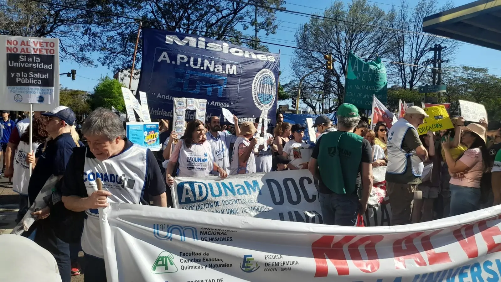 Marcha federal en Misiones: “el presupuesto para las universidades es insuficiente y mantiene el ajuste”