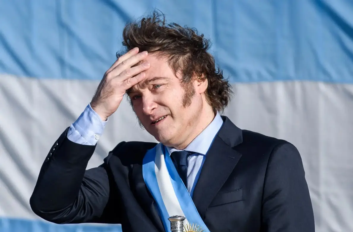 Vuelve a caer la confianza en el gobierno de Javier Milei