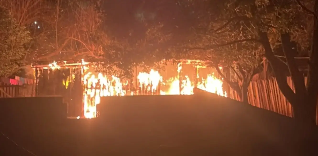 Incendio destruyó por completo una vivienda en Apóstoles