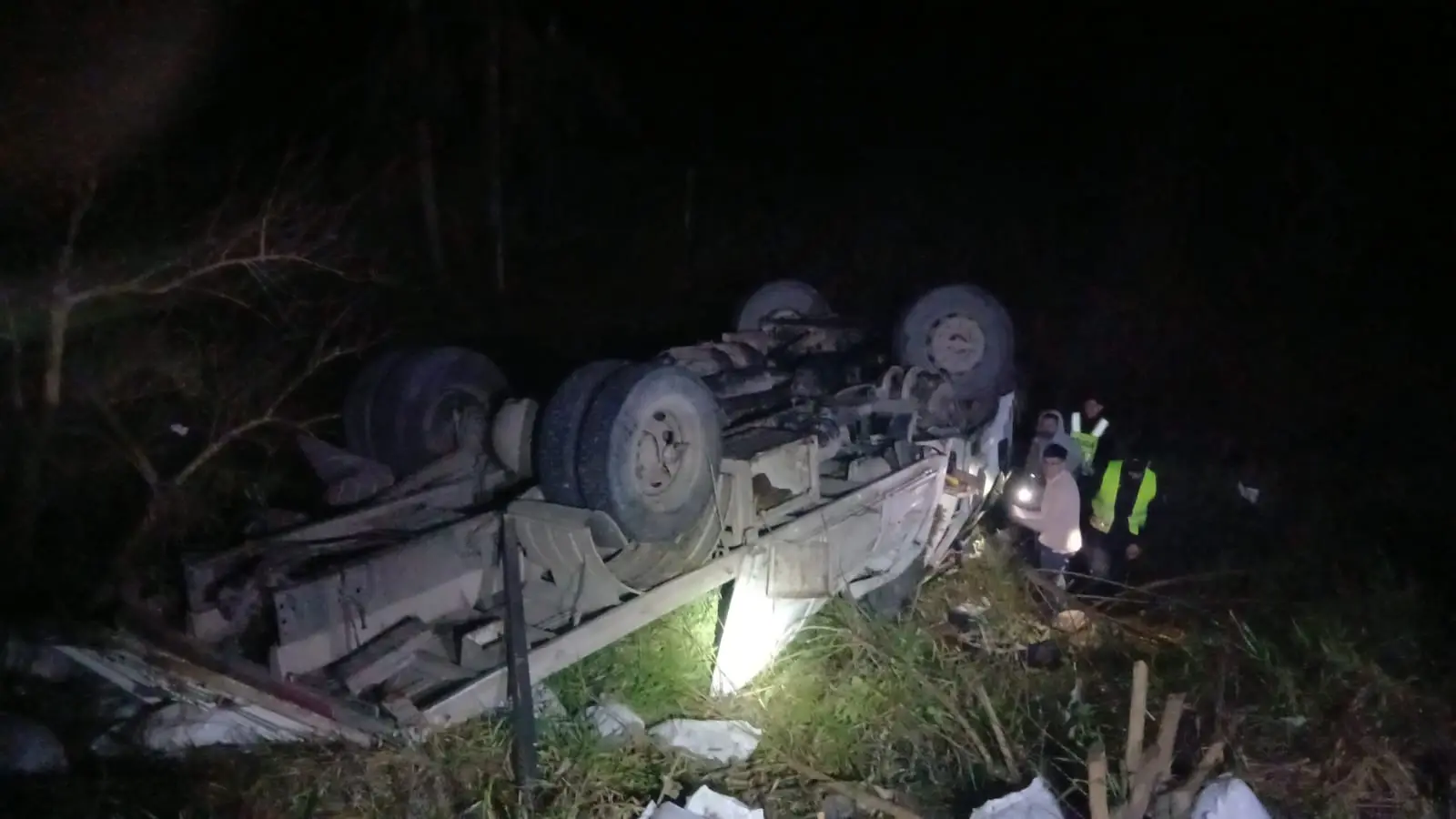 Volcó en la “Curva de la Muerte” y el cinturón le salvó la vida