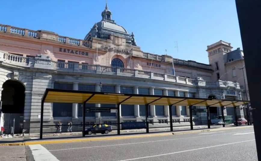 Paro de transportes, de estatales y apagones contra Milei
