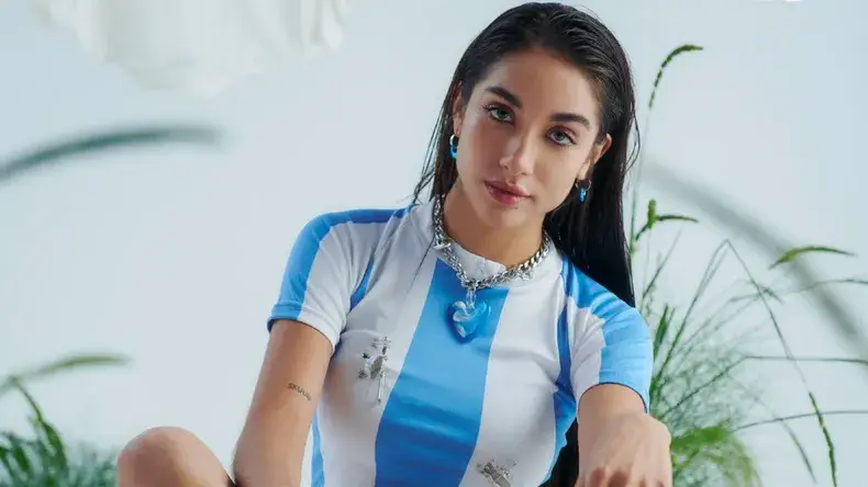 María Becerra cantará el himno antes de la final del Mundial