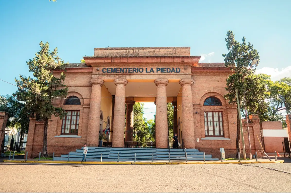 Cómo será la atención del Cementerio La Piedad este fin de semana