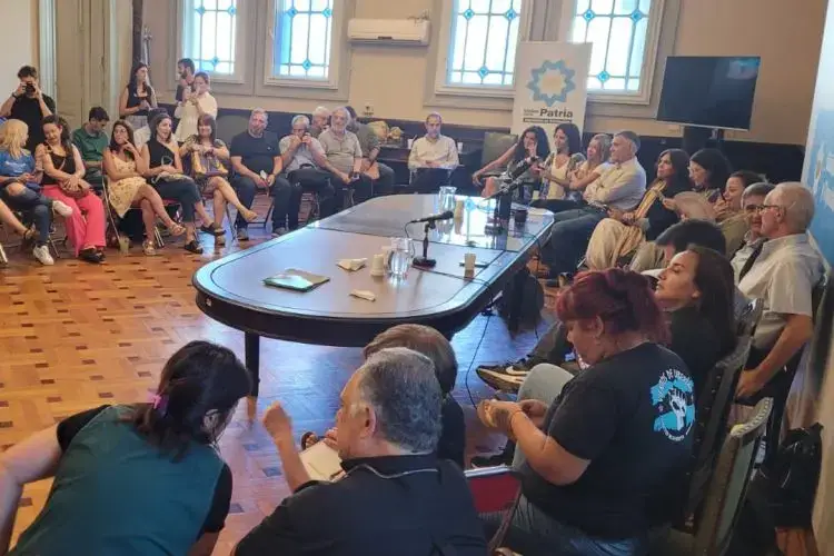 “Las provincias deben resistir la destrucción de la Salud Pública a nivel nacional”