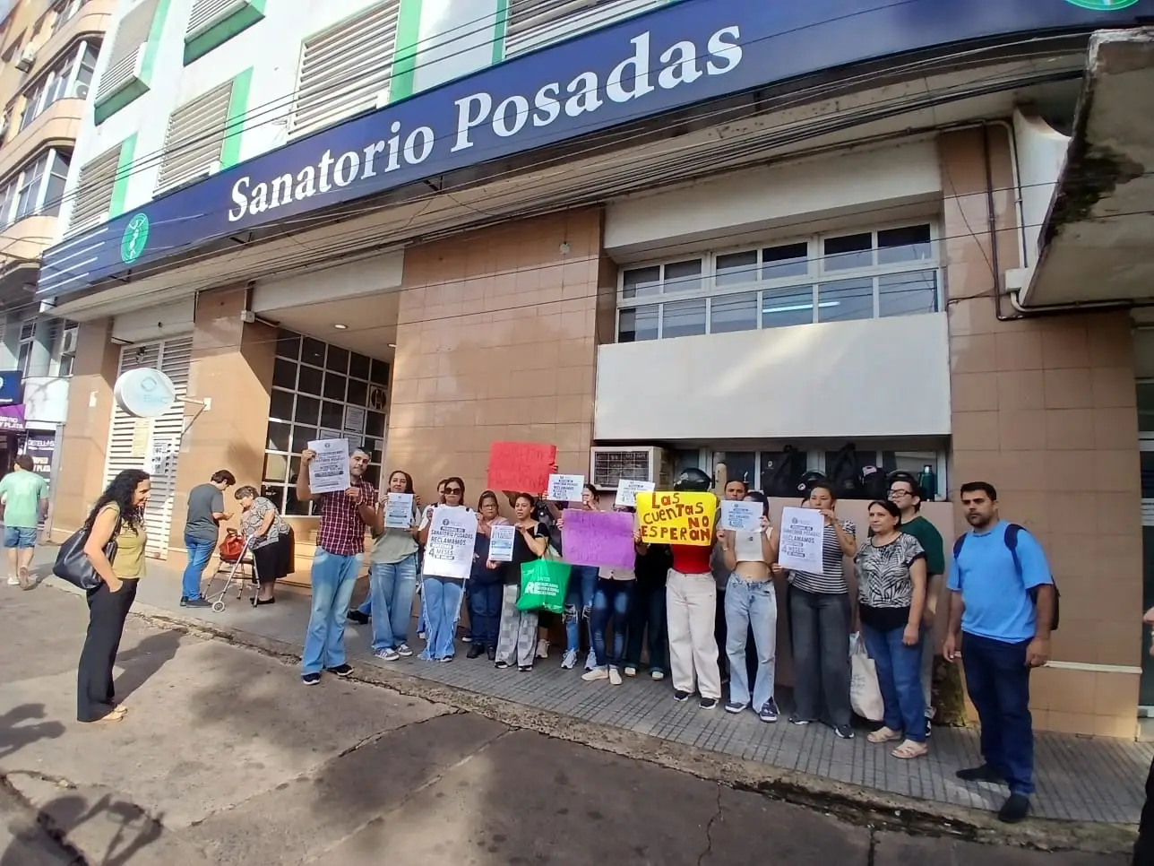 Empleados del Sanatorio Posadas: “Cobramos en cuotas y es insostenible”
