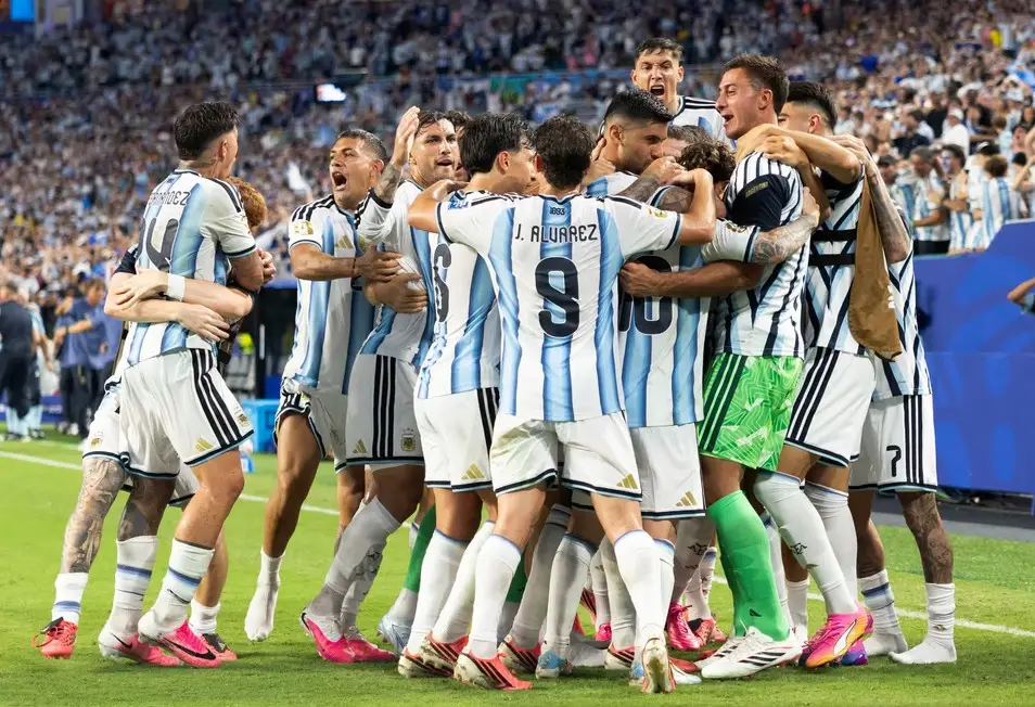Argentina enfrenta a Egipto por un lugar en cuartos de final