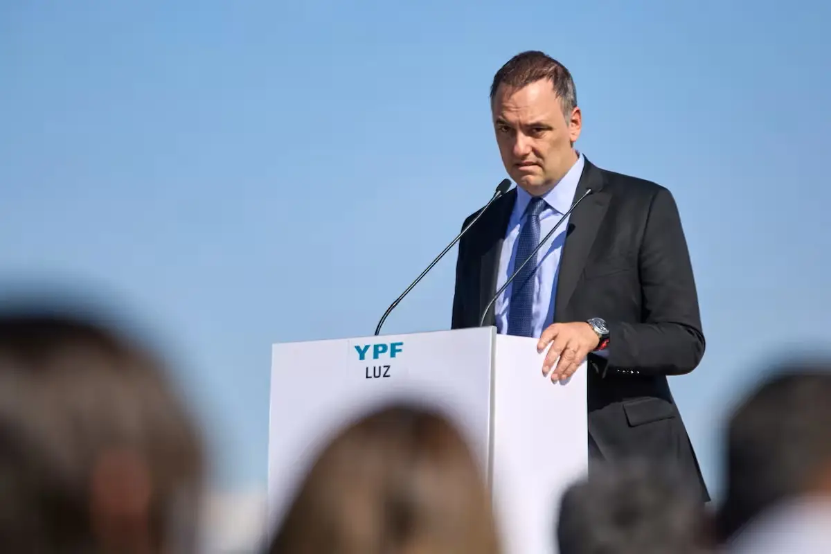 “Ley Adorni”: Proponen que sea ad honorem el trabajo de funcionarios en YPF