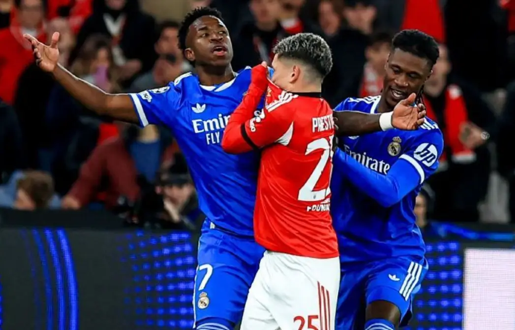 Dura sanción: la UEFA suspendió a Prestianni por discriminación