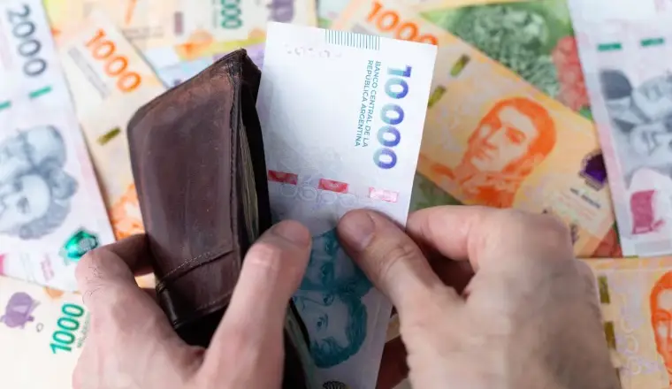 Sueldos por el piso: El 60,4% de los argentinos no llega al 20 de cada mes