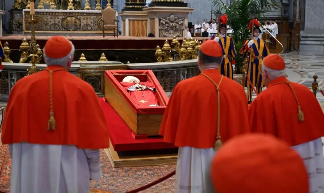Más de 100.000 personas ya despidieron al papa Francisco