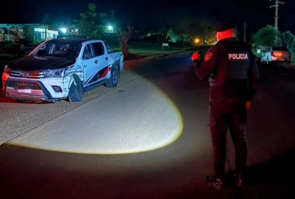 Buscan a conductor que abandonó una camioneta tras un choque
