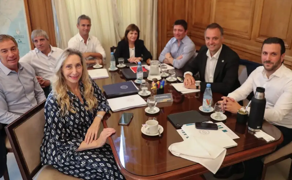 Se reúne a la mesa política antes del debate de la reforma laboral