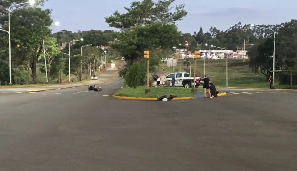 Joven se encuentra en grave estado tras una colisión entre motos
