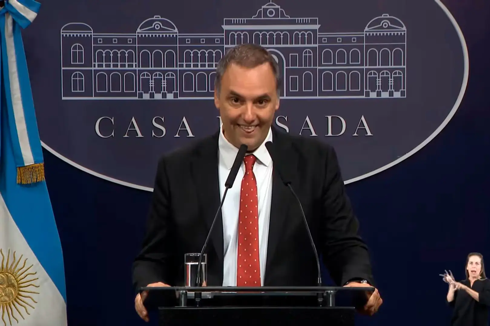 El 70% de la población cree que Adorni es corrupto, según encuesta