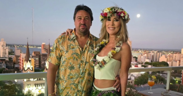 Closs celebró el cumpleaños de su pareja con un video desde la terraza de su hotel