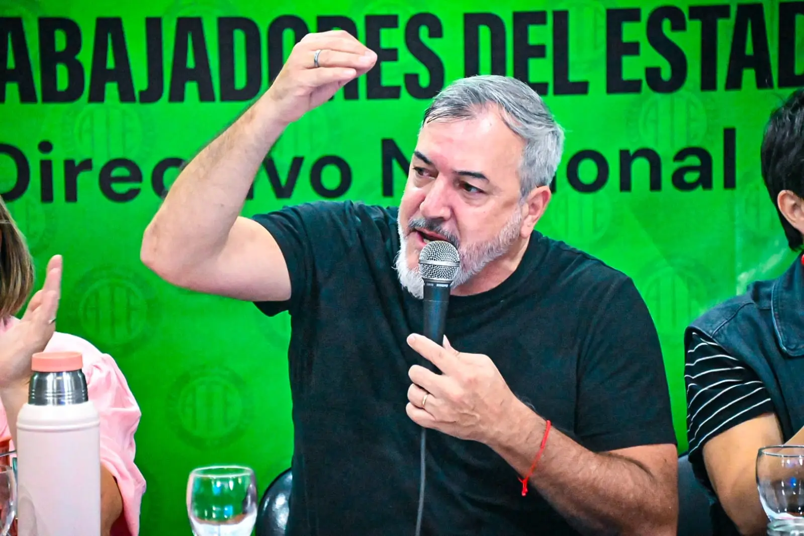 “Los salarios estatales perdieron 14,4% en el 2025”