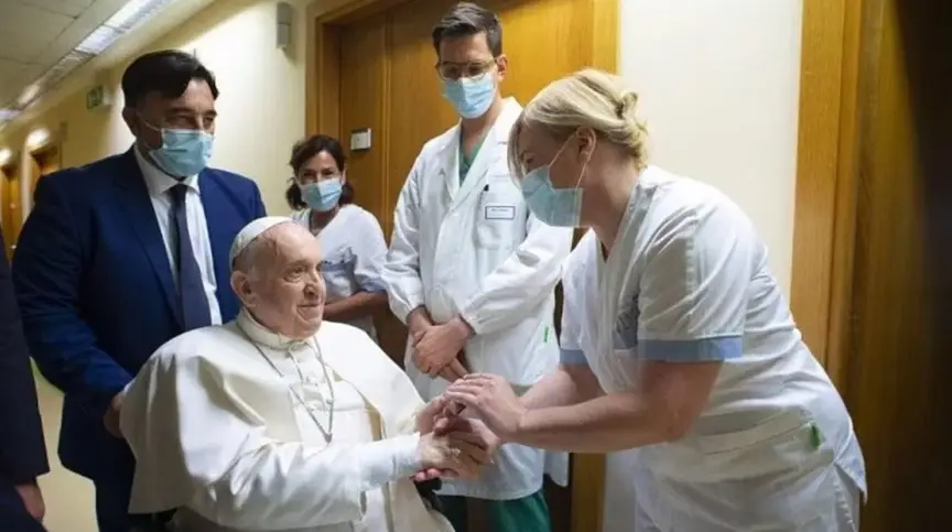 El Papa sufrió una crisis respiratoria y su estado es crítico