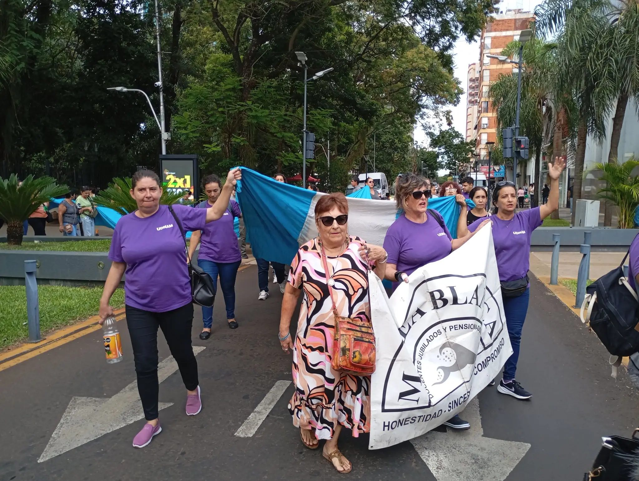 Paro docente en Misiones: el FTEL acompañó a los jubilados en su marcha