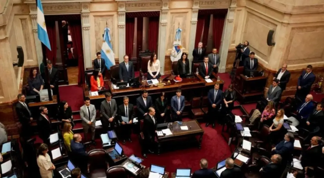 Se termina el congelamiento y los senadores cobrarían $9 millones por mes