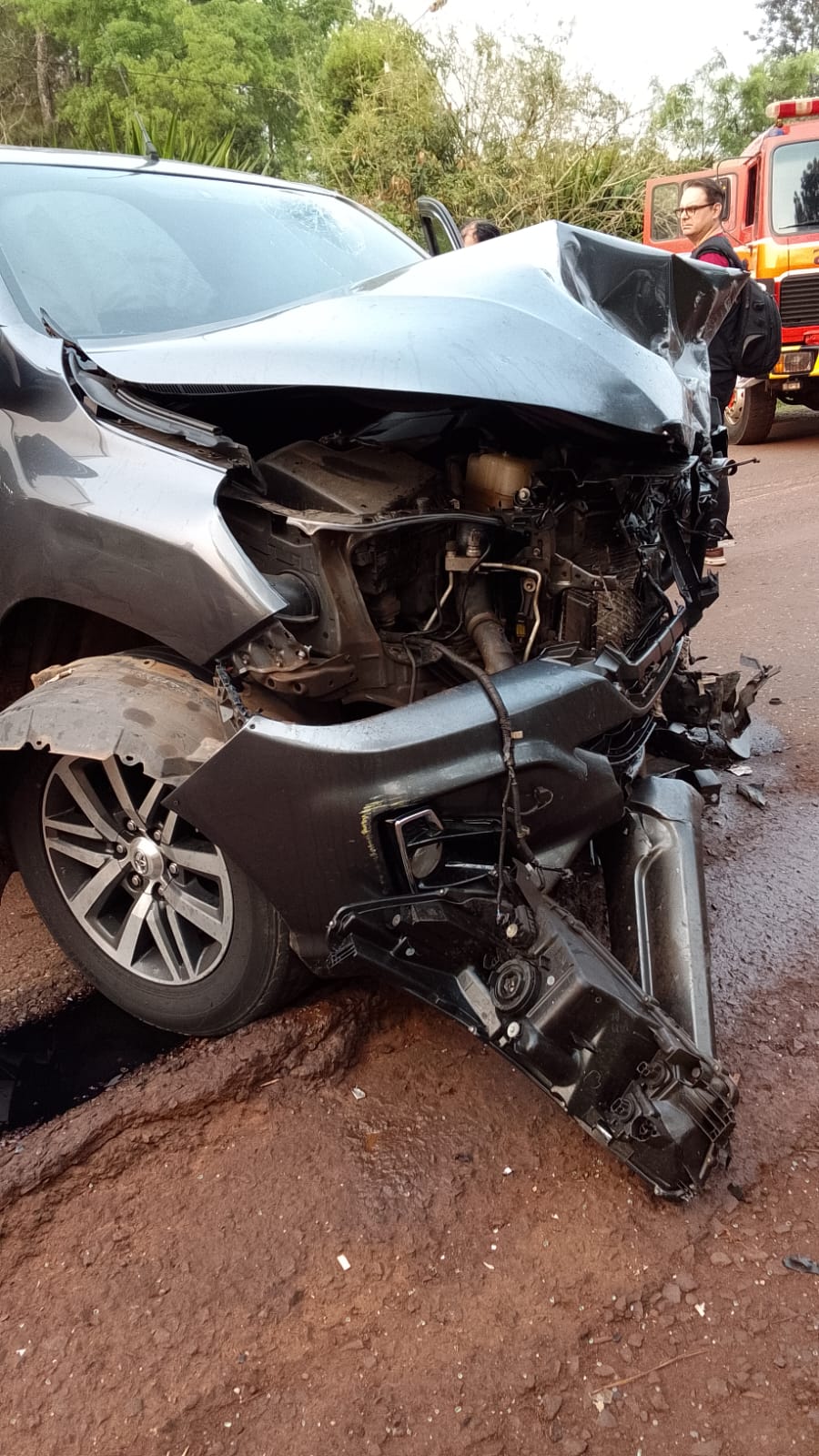 Conductor chocó un auto, mató a dos jóvenes y se dio a la fuga