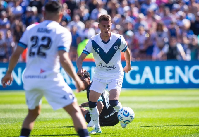 Vélez le ganó a Racing y sueña con el campeonato