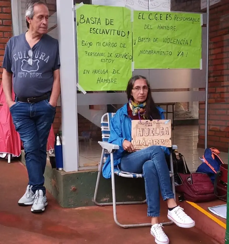 Portera de Escuela en huelga de hambre luego de haber sido despedida