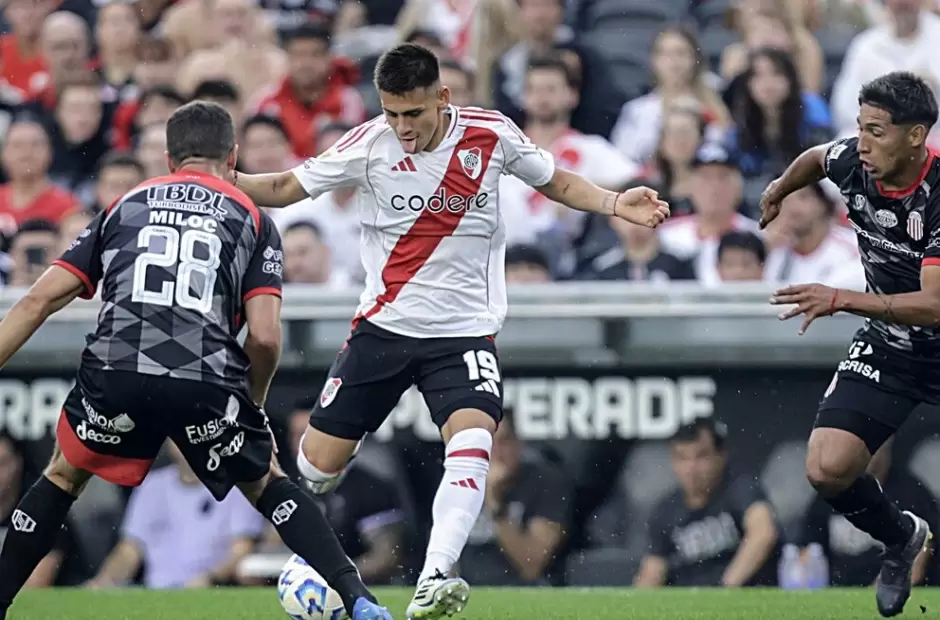 River goleó a Barracas Central en la Liga Profesional