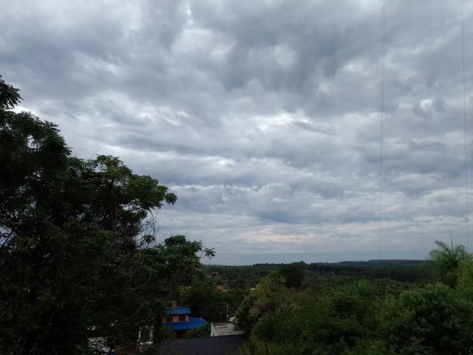 Clima inestable y amplia variación térmica en Misiones este lunes