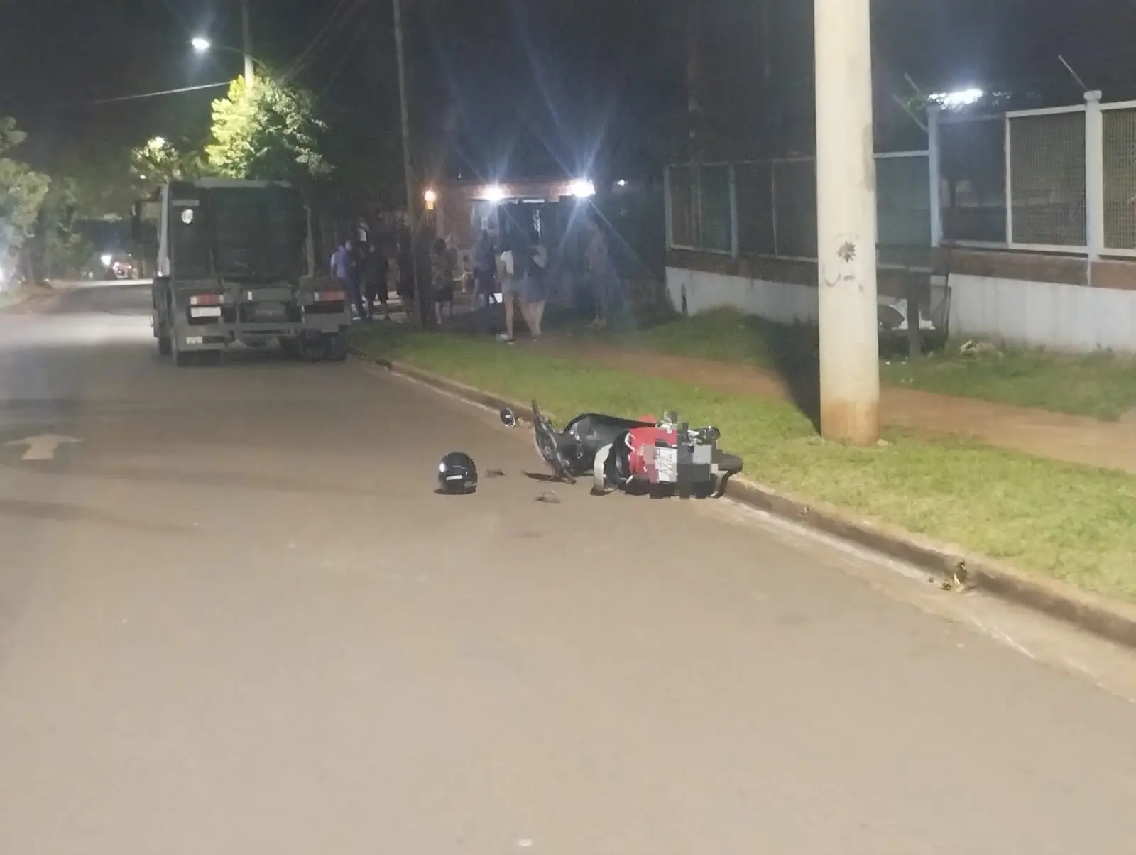Posadas: motociclista falleció tras chocar contra un camión
