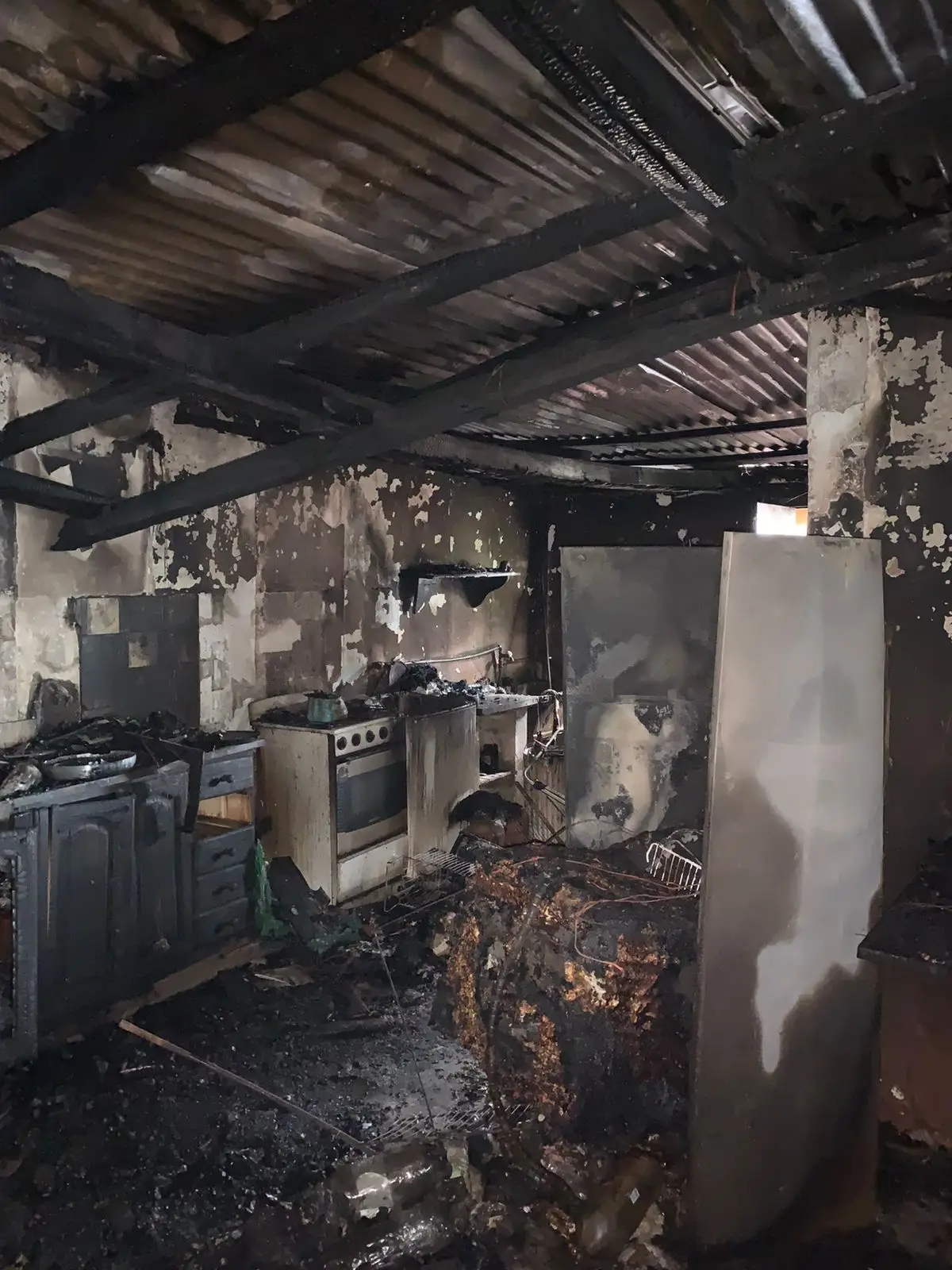 Familia pide ayuda tras perder todo en un incendio en Posadas